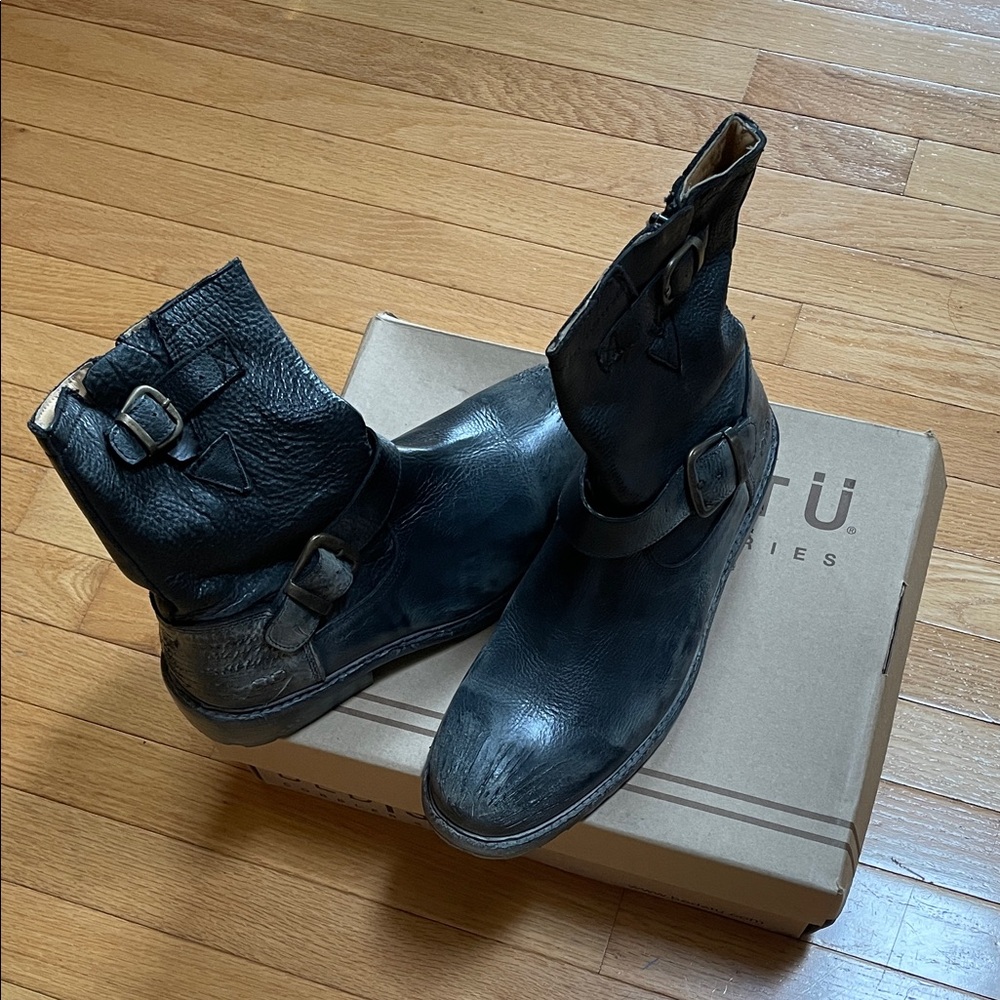 BED Stu Distressed Black Leather Men's Boots